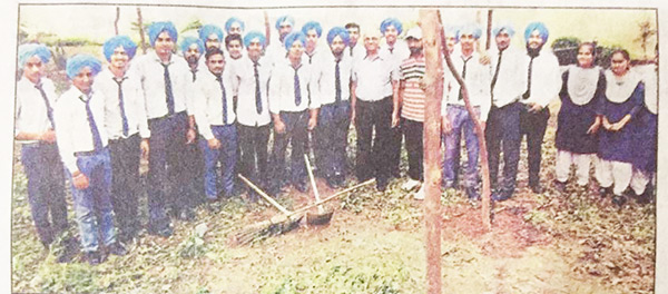 Student starts cleanliness Mission in school during Clean India Event